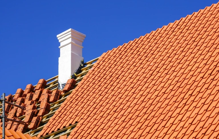 zakładanie dachówek ceramicznych